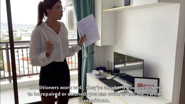 Video Fantasias: Agente de bienes raíces se ofreció a probar la cama con sus subtítulos en inglés