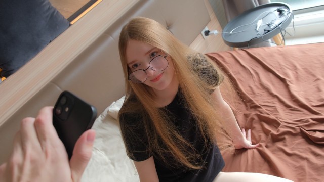 Video Amateur: Descubrí que mi hermanastra hace porno