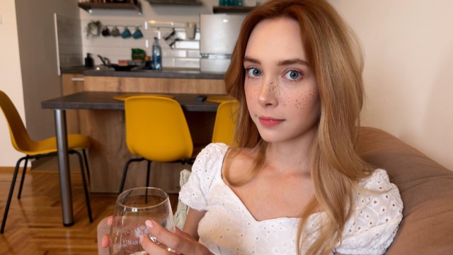 Video Amateur: Esposa engaña a su marido con su mejor amigo - Loly Nebel