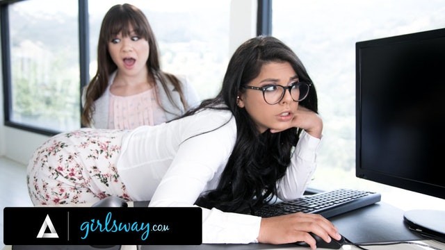 Video Amateur: GIRLSWAY - Un jefe dominante enojado necesita Gina Valentina de TI novato incompetente para satisfacerla