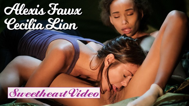 Sweetheart - Busty milf lesbiana Alexis Fawx come lil Cecilia Lion (Amateur completo)