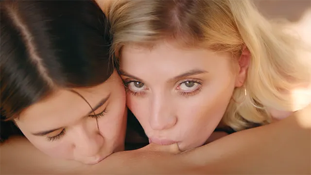 SENSUAL.LOVE Perfect trio of models Evelin, Molly Devon, and Sonya Blaze licking each other's holes (Fantasias completo)